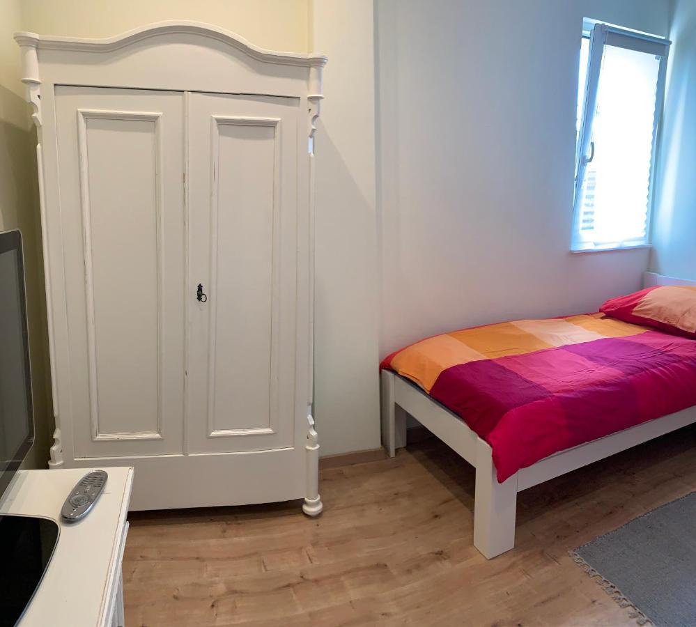 Die Senfbude - Wunderschoene Apartments Fuer 4 Personen Mit Terrasse & Stellplatz Leipzig Exterior photo